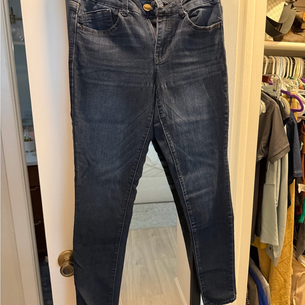 Women’s Dark Wash Stretch Jeans